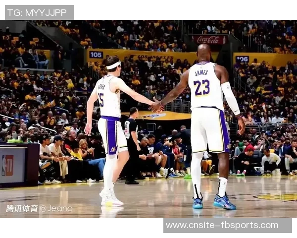 老詹缺席训练卢卡强调场下默契的重要性与细节讨论