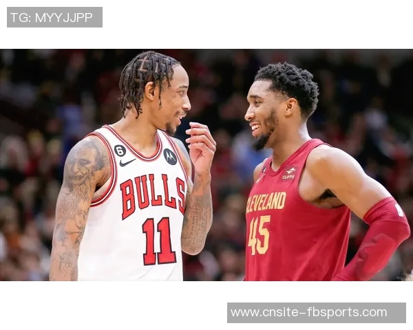 老队友重聚骑士公牛赛前米切尔阿伦与奥科罗亲切交谈回忆往昔