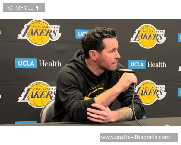 詹姆斯最后一攻前询问雷迪克暂停建议雷迪克果断选择直接进攻策略 詹姆斯最后一攻前询问雷迪克暂停建议雷迪克果断选择直接进攻策略